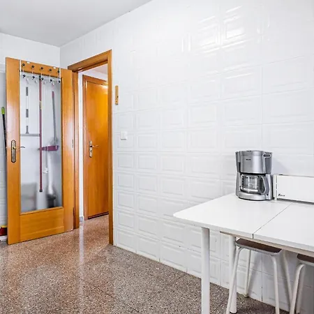 Pet Friendly In With Kitchen